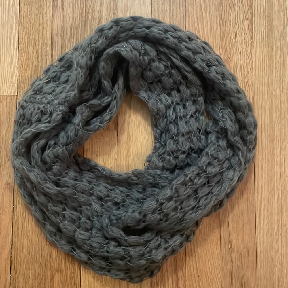 LIKE NEW Gray Infinity Winter Scarf